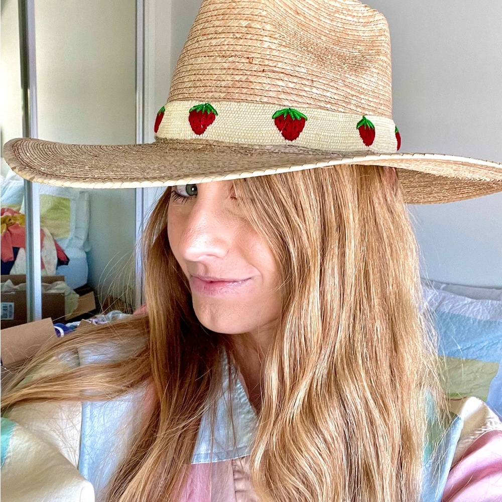 Custom strawberry hat - Picture 2 of 4